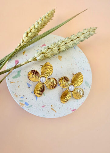 Four-Leaf Charm Earings (Pearl)