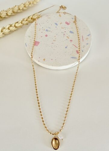 Pearl Reflection In Gold